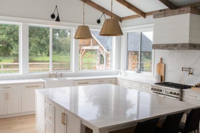 7 Stunning Kitchens that Will Inspire You to Install Pendants Immediately