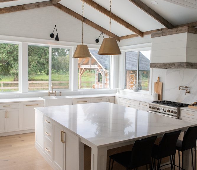 7 Stunning Kitchens that Will Inspire You to Install Pendants Immediately